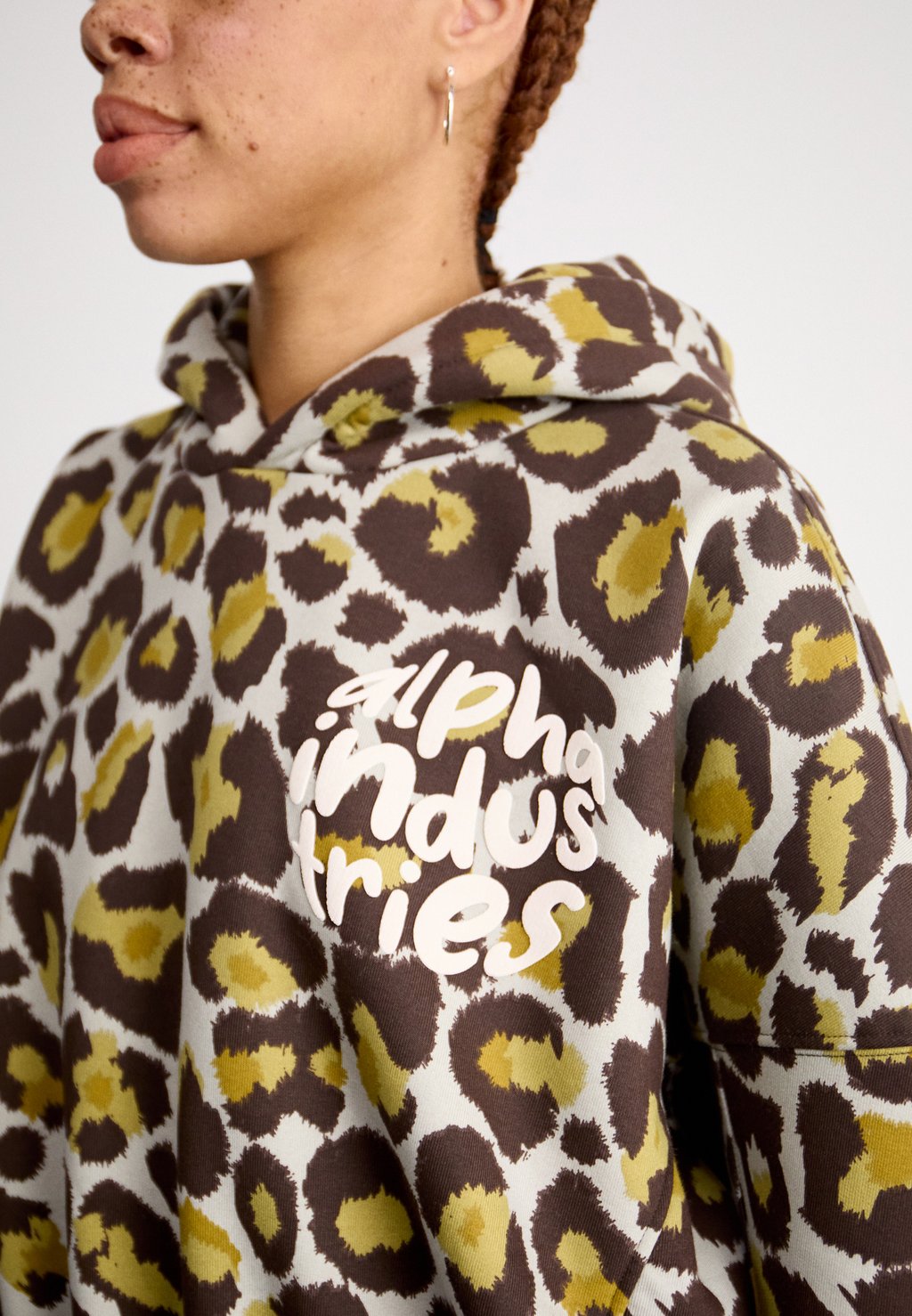 

Толстовка LOGO HOODY CAMO Alpha Industries, темно-зеленый