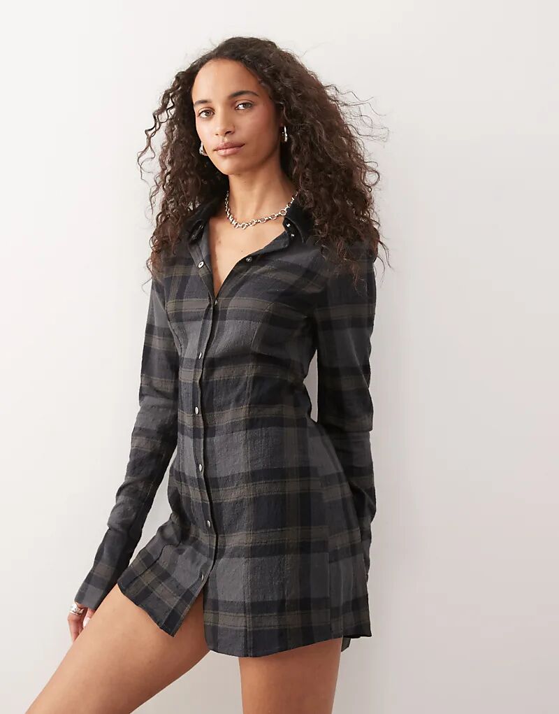 

Платье-рубашка мини с длинными рукавами и завязками Monki в темно-серую клетку