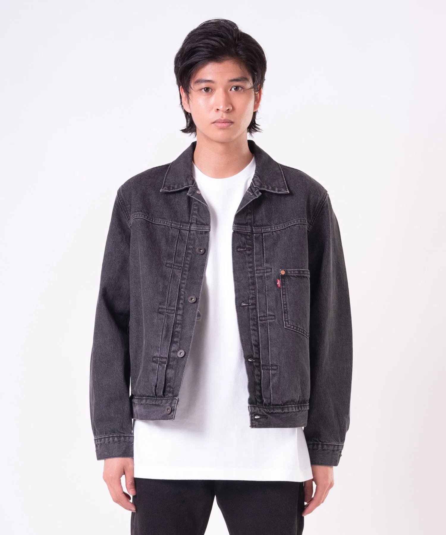 Джинсовая куртка Levi's TYPE I, черная, с эффектом потертости. — фото 2