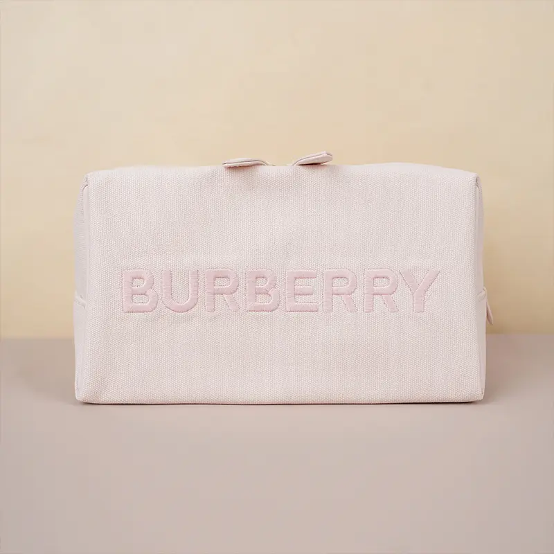 Burberry Большая розовая косметичка из ткани canvas — фото 2