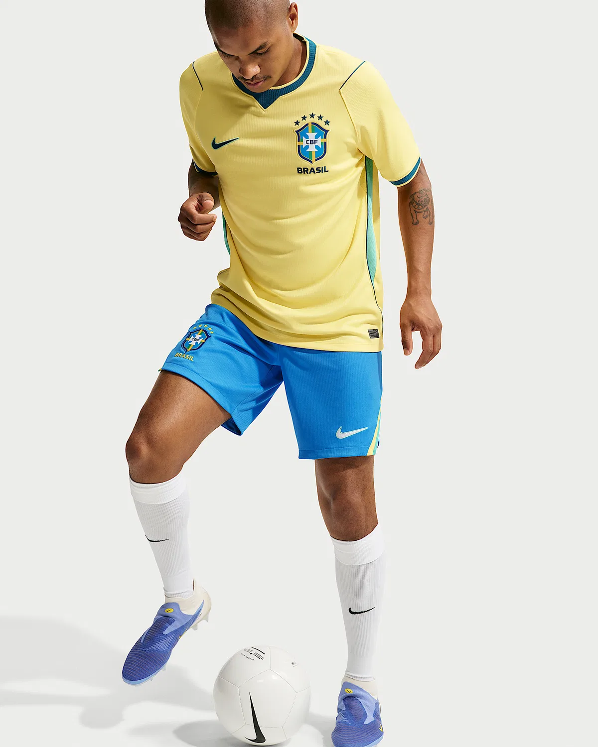 Мужские футбольные шорты Nike Dri-FIT Brazil 2026 Stadium Home, Light Photo Blue/Light Menta/White — фото 4