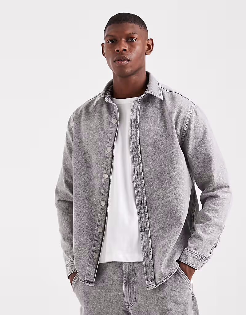 

Рубашка джинсовая классического кроя с длинными рукавами светло-серого цвета Asos Design