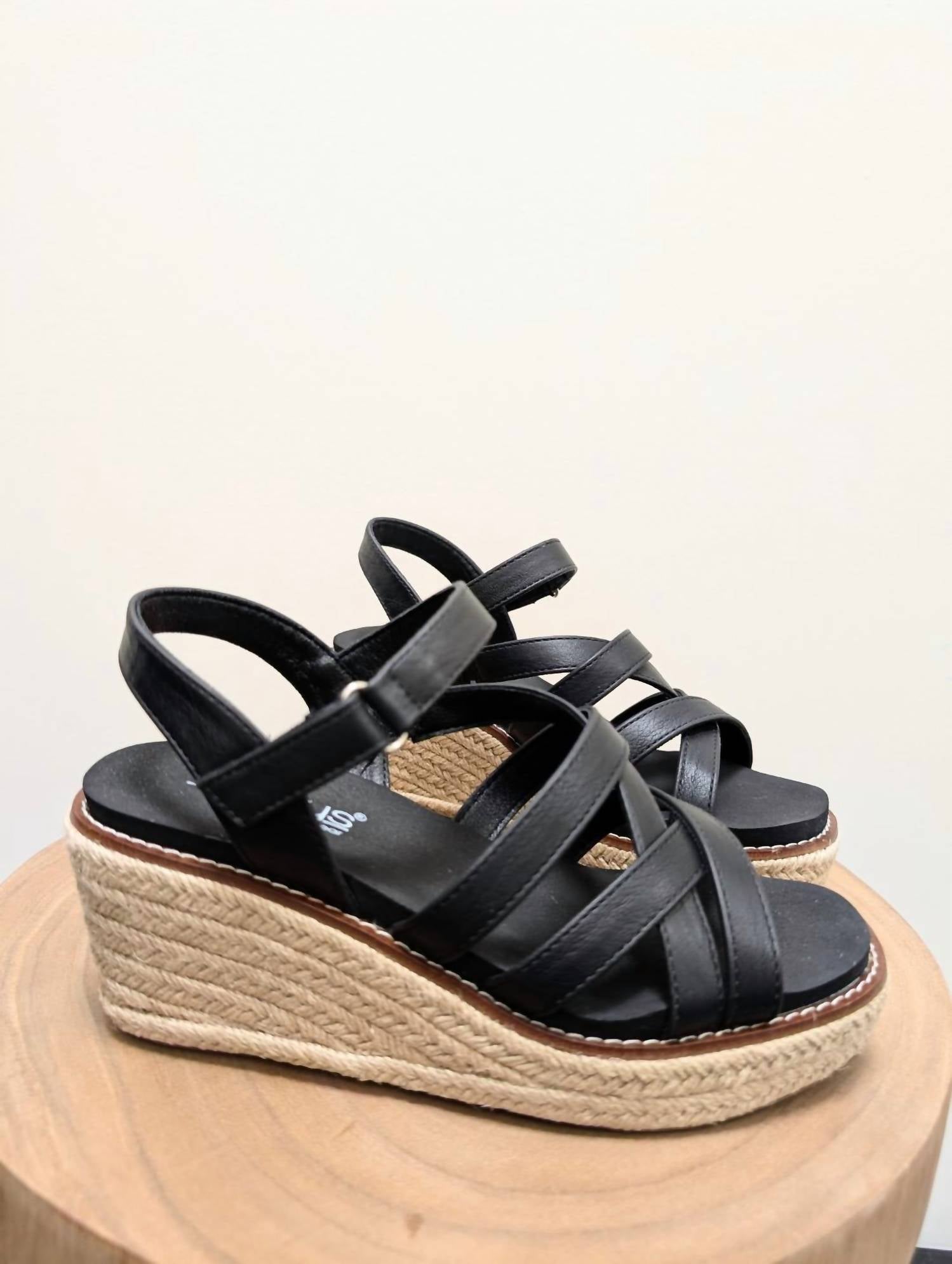 Женские босоножки на танкетке All Nighter в черном цвете Corkys Footwear