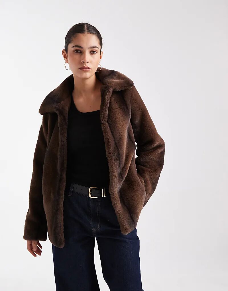 

Искусственная шуба New Look с воротником коричневого цвета