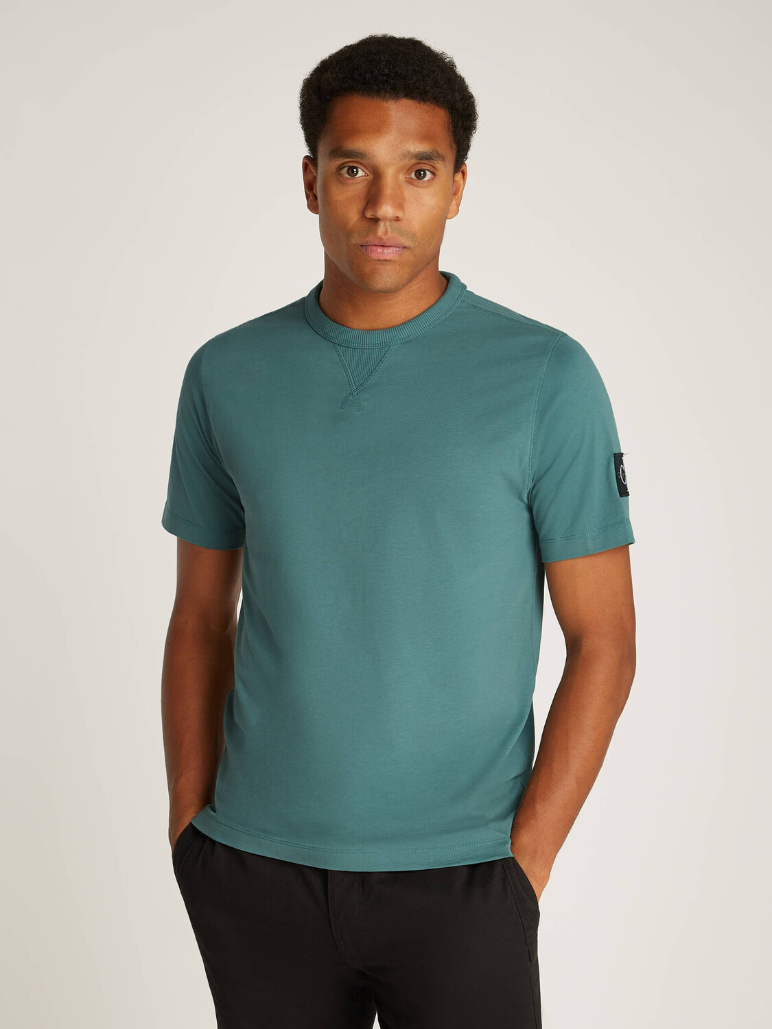 

Футболка CALVIN KLEIN JEANS BADGE Regular Fit, цвет mare