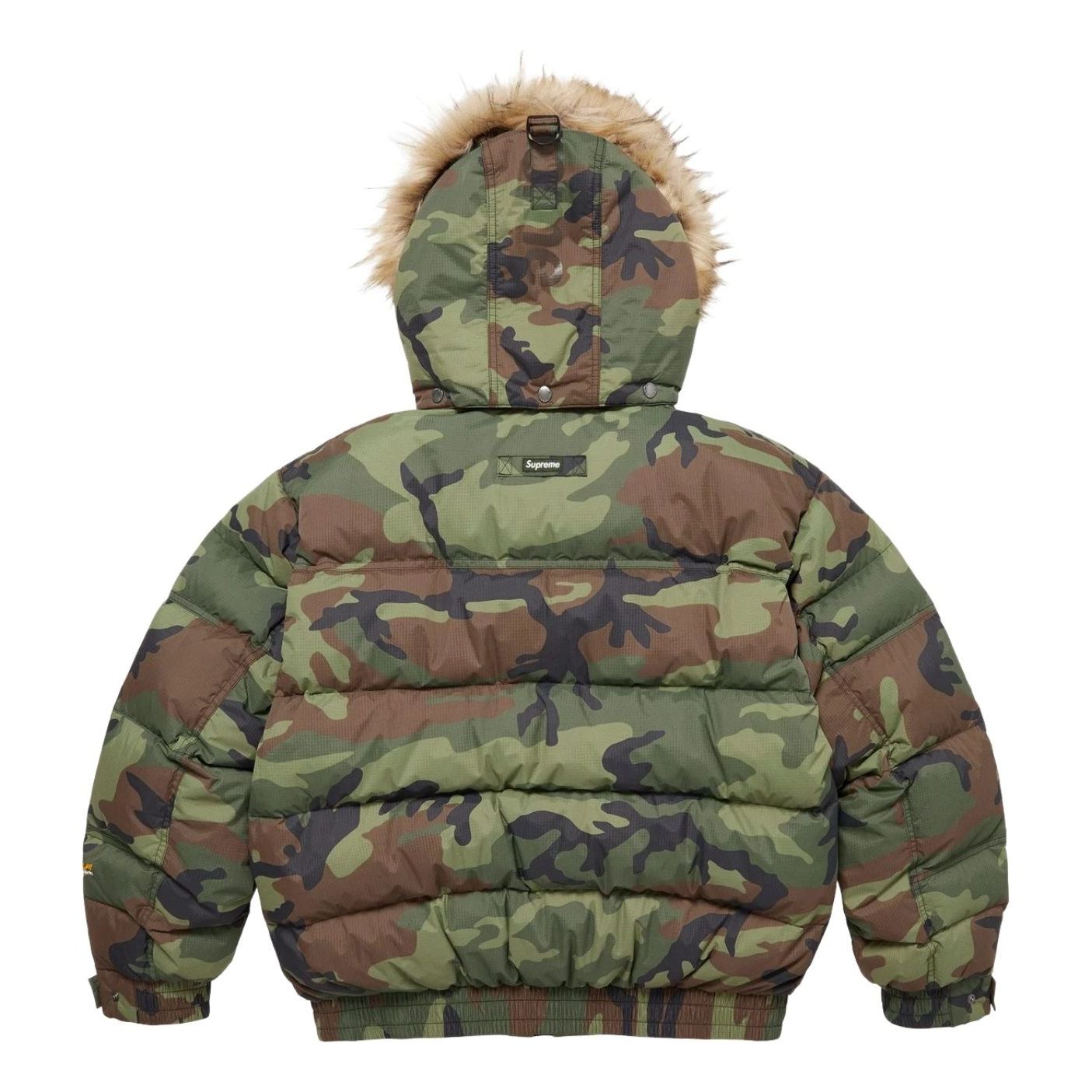 Пуховая куртка Supreme FW25 с защитной маской и наполнителем 700-Fill, расцветка «Лесной камуфляж» — фото 2