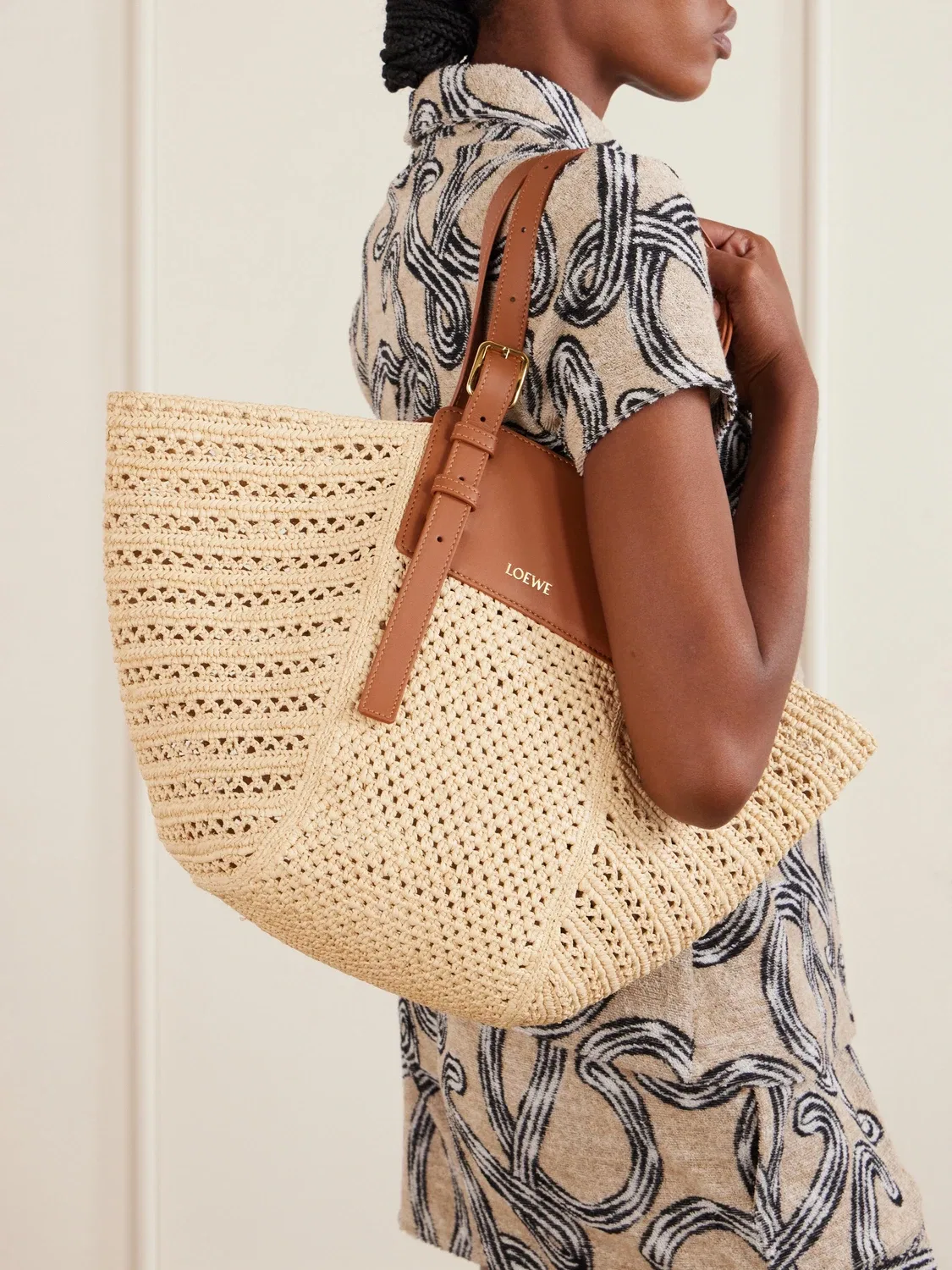 Сумка-тоут из рафии Paula's Ibiza Hammock Cabas с кожаной отделкой LOEWE, бежевый — фото 2