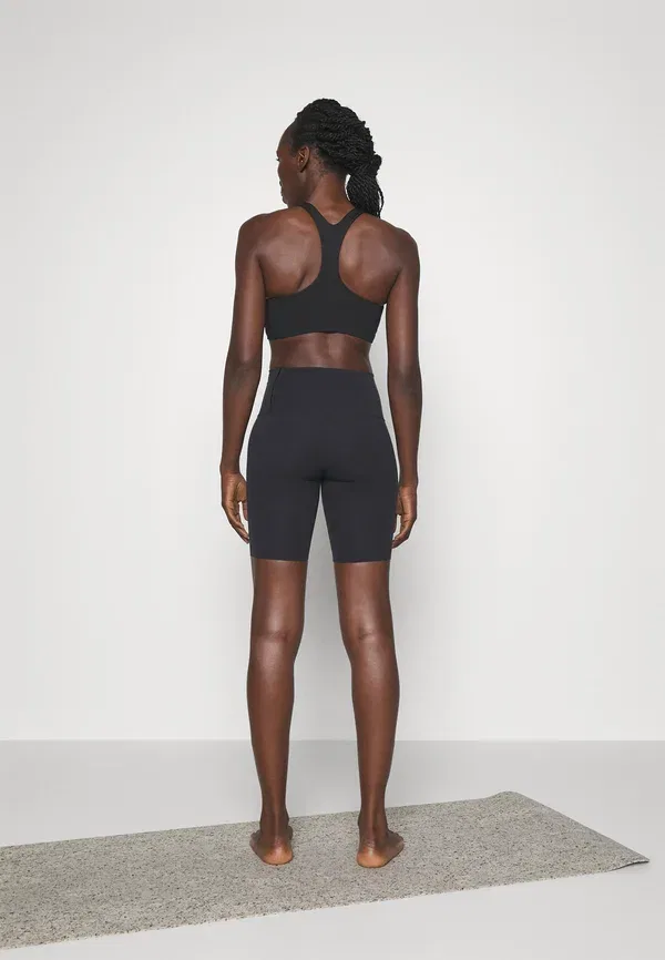 Леггинсы Nike Performance Zenvy 8in Short, черный — фото 4