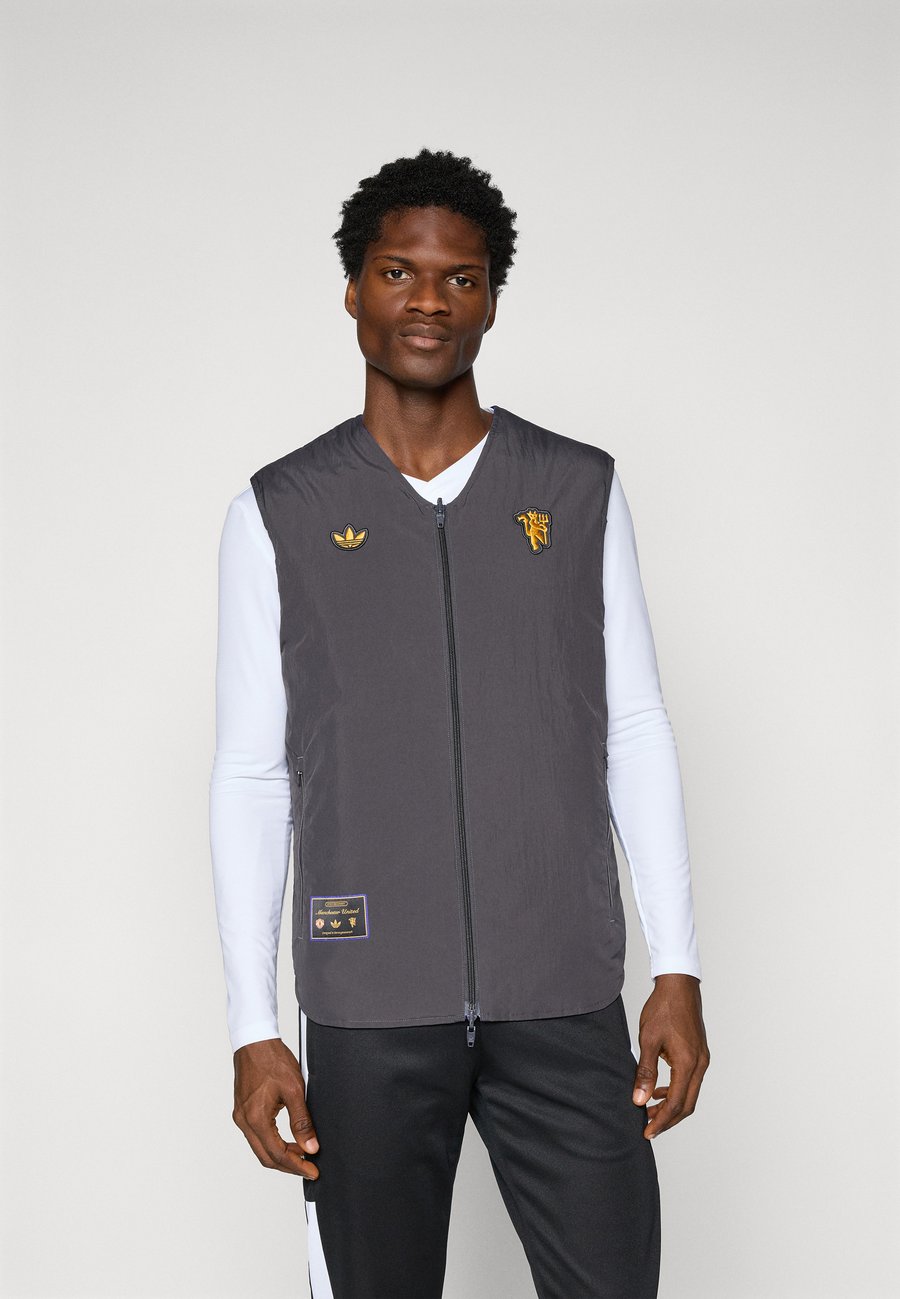 

Куртка Adidas Originals MANCHESTER UNITED ICON VEST, Utility Black/Semi Night Flash/Black