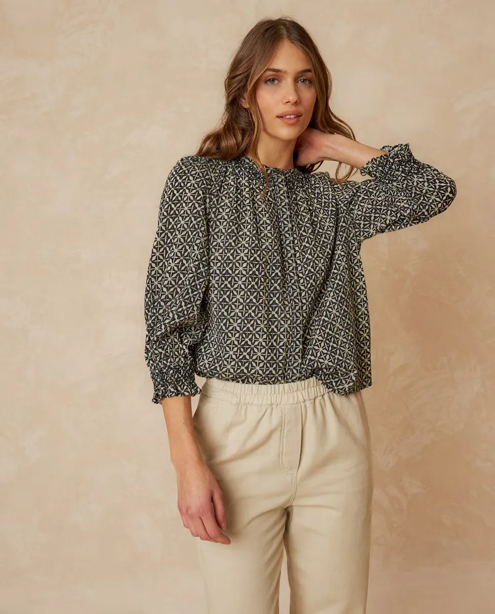 

Женская рубашка с присборенным воротником и объемными рукавами Indi & Cold, черный