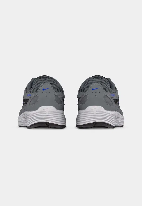 Кроссовки Nike Sportswear P 6000 ess+, дымчато-серый/гоночный синий/светлый дымчато-серый/платиновый оттенок/черный — фото 4