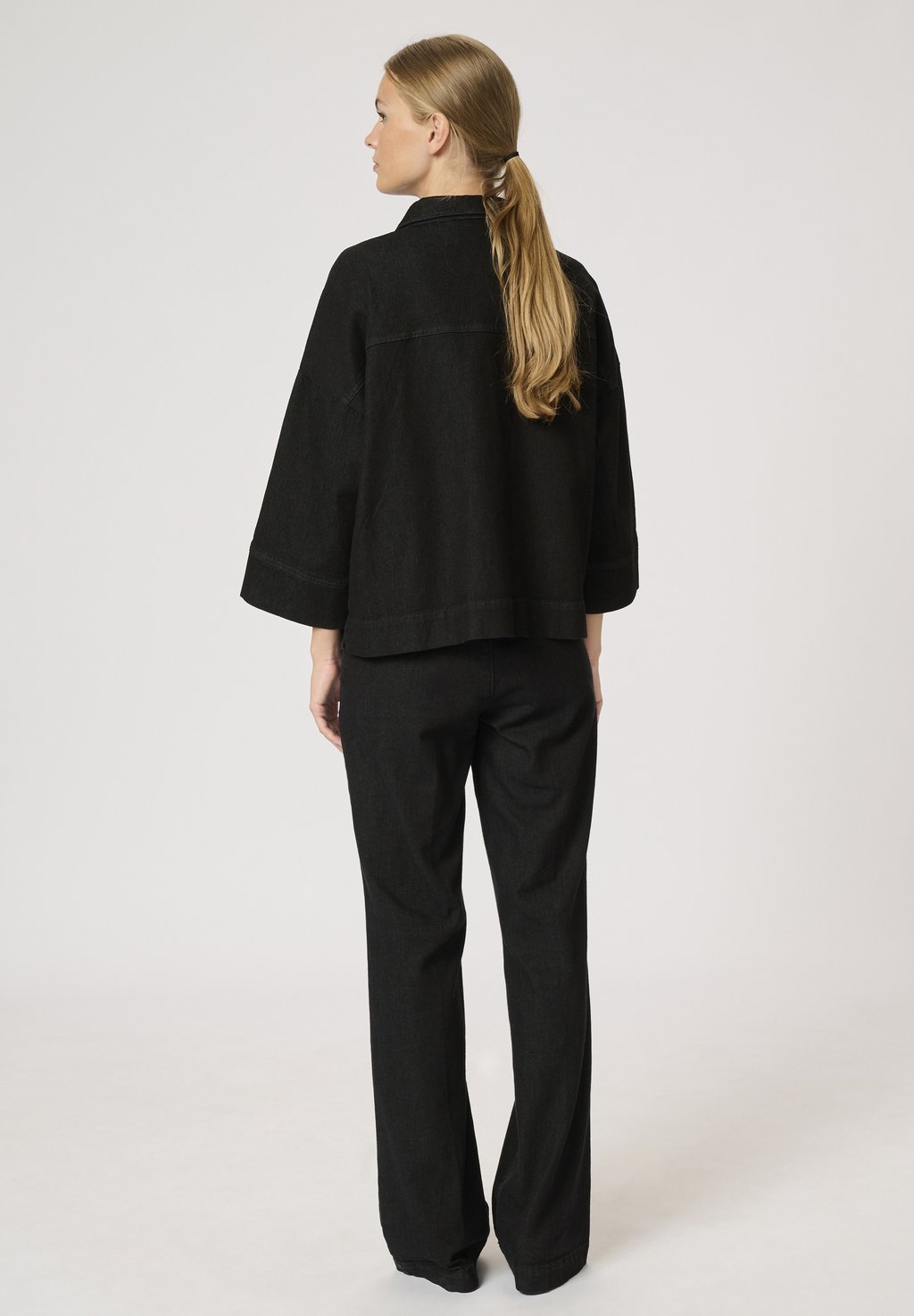 

Блузка на пуговицах LARAMW My Essential Wardrobe, черный
