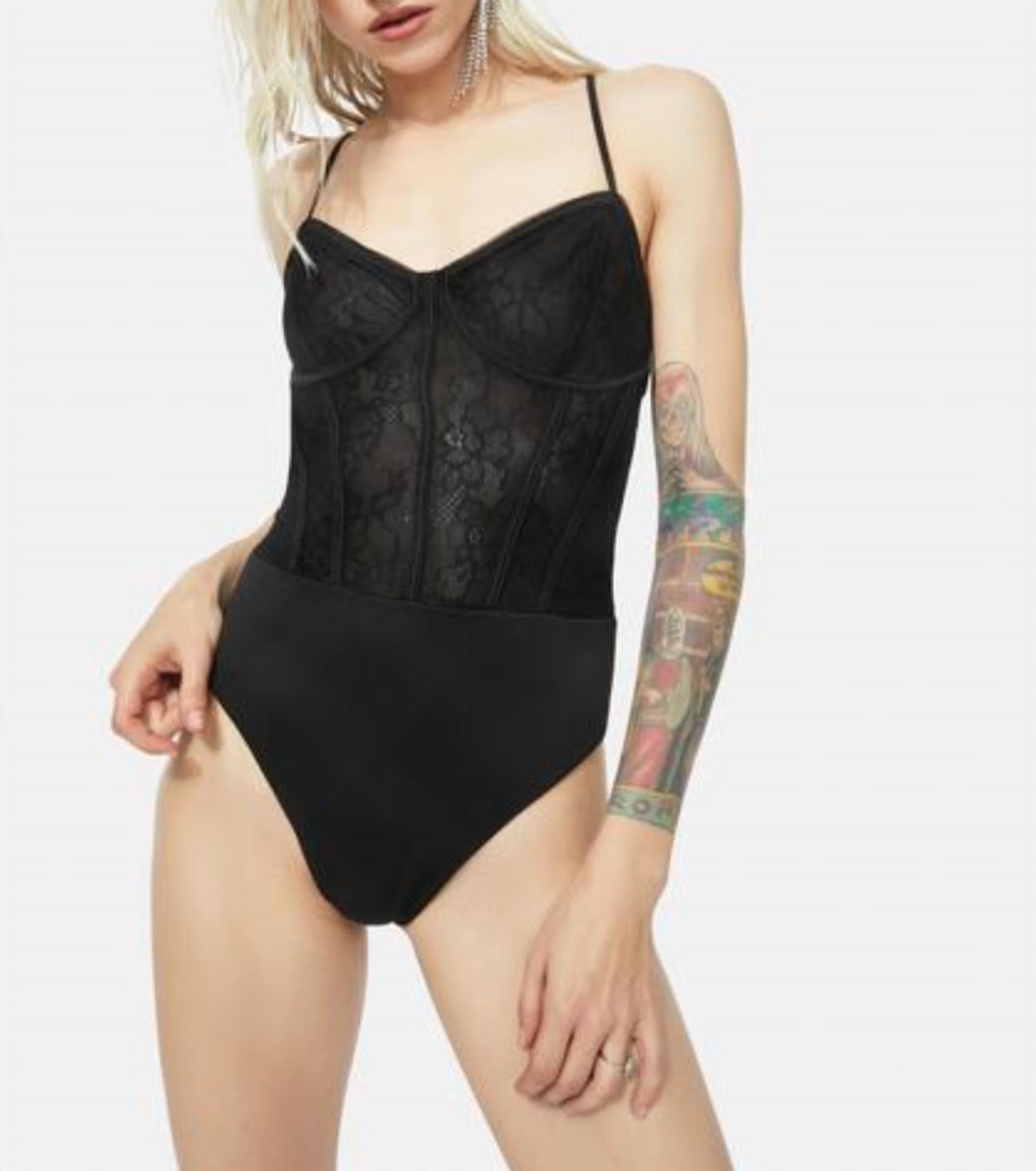 

Боди Cora Lace в цвете Noir AFRM