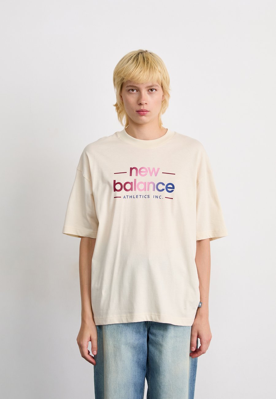 

Футболка New Balance REIMAGINED OVERSIZED, Beige