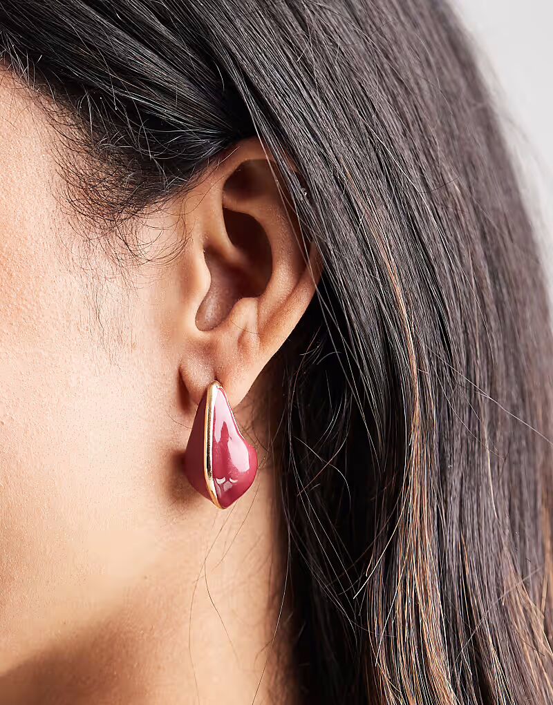 

Серьги с эмалированным металлом и подвесками бордового цвета Accessorize