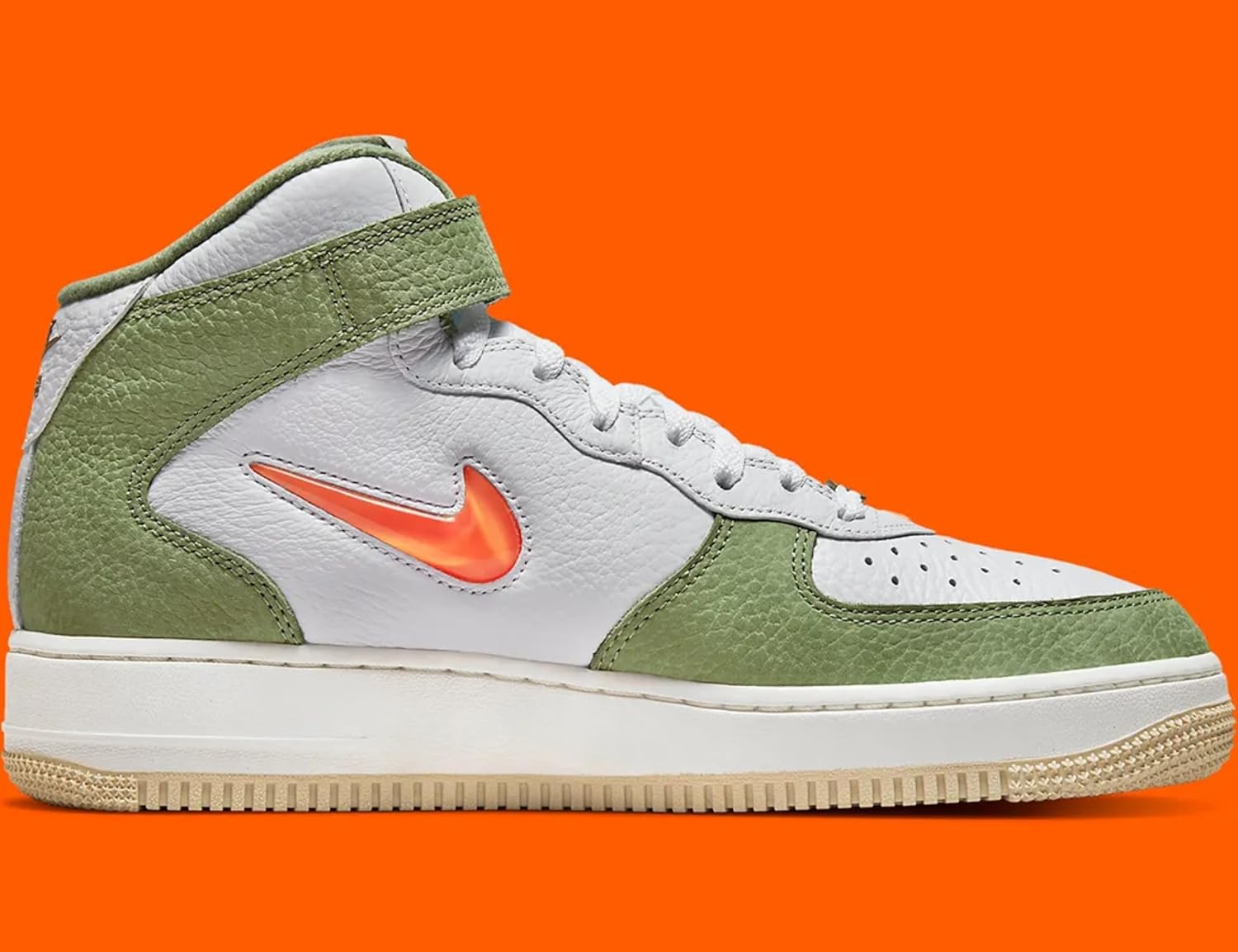 Мужские кроссовки Nike Air Force 1 Mid '07 QS, белый/зеленый — фото 2
