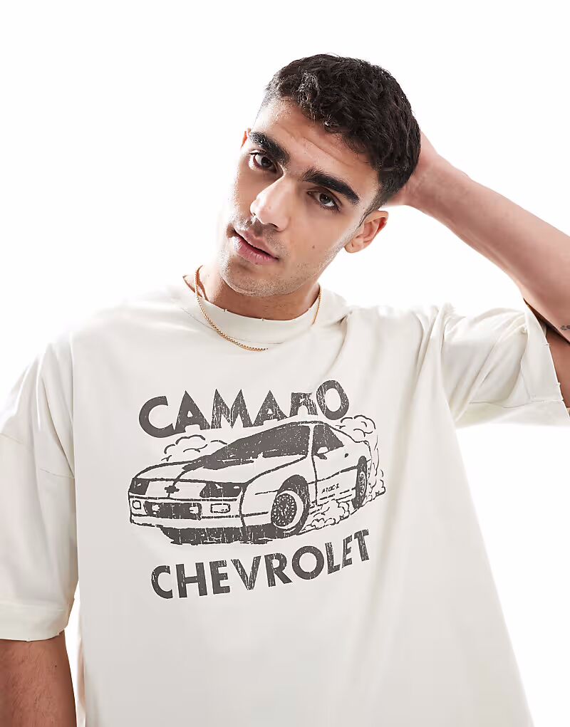 

Футболка с графическим принтом «Chevrolet» от Pull&Bear бежевого цвета