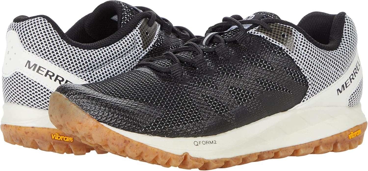 

Женские треккинговые ботинки Merrell, черно-белый