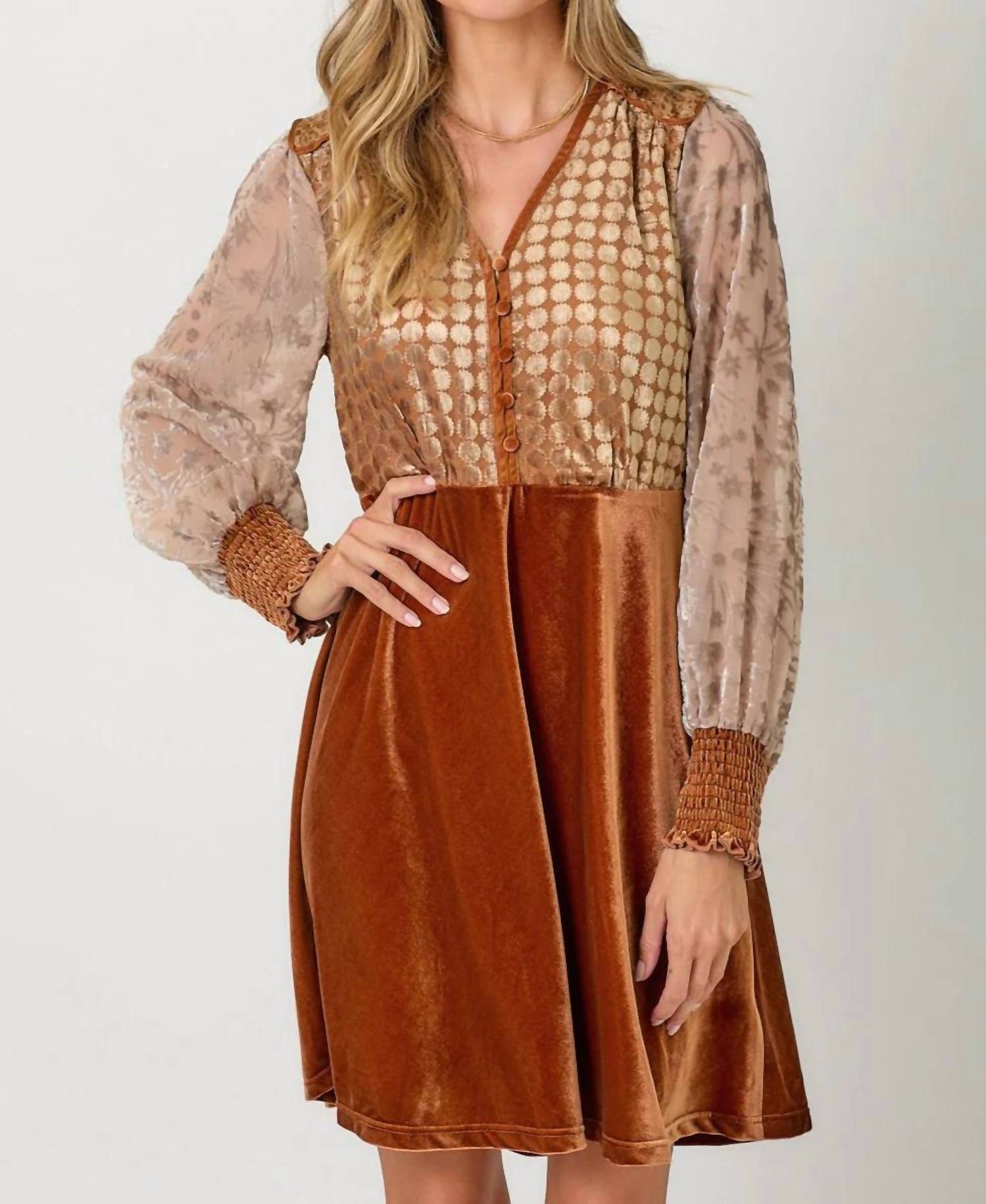 

Платье с пышными рукавами и цветными блоками из вельвета в тыквенном оттенке Mystree, Pumpkin