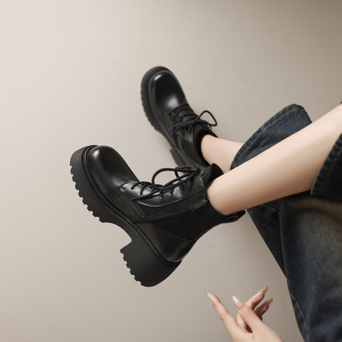 Mulinsen Кожаные ботинки Dr Martens на каблуке около 6,5 см женские черные, цвет Black — фото 3