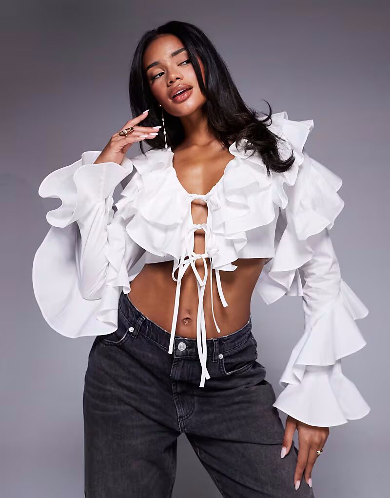 

Блузка из хлопкового поплина ASOS LUXE с преувеличенными оборками белого цвета