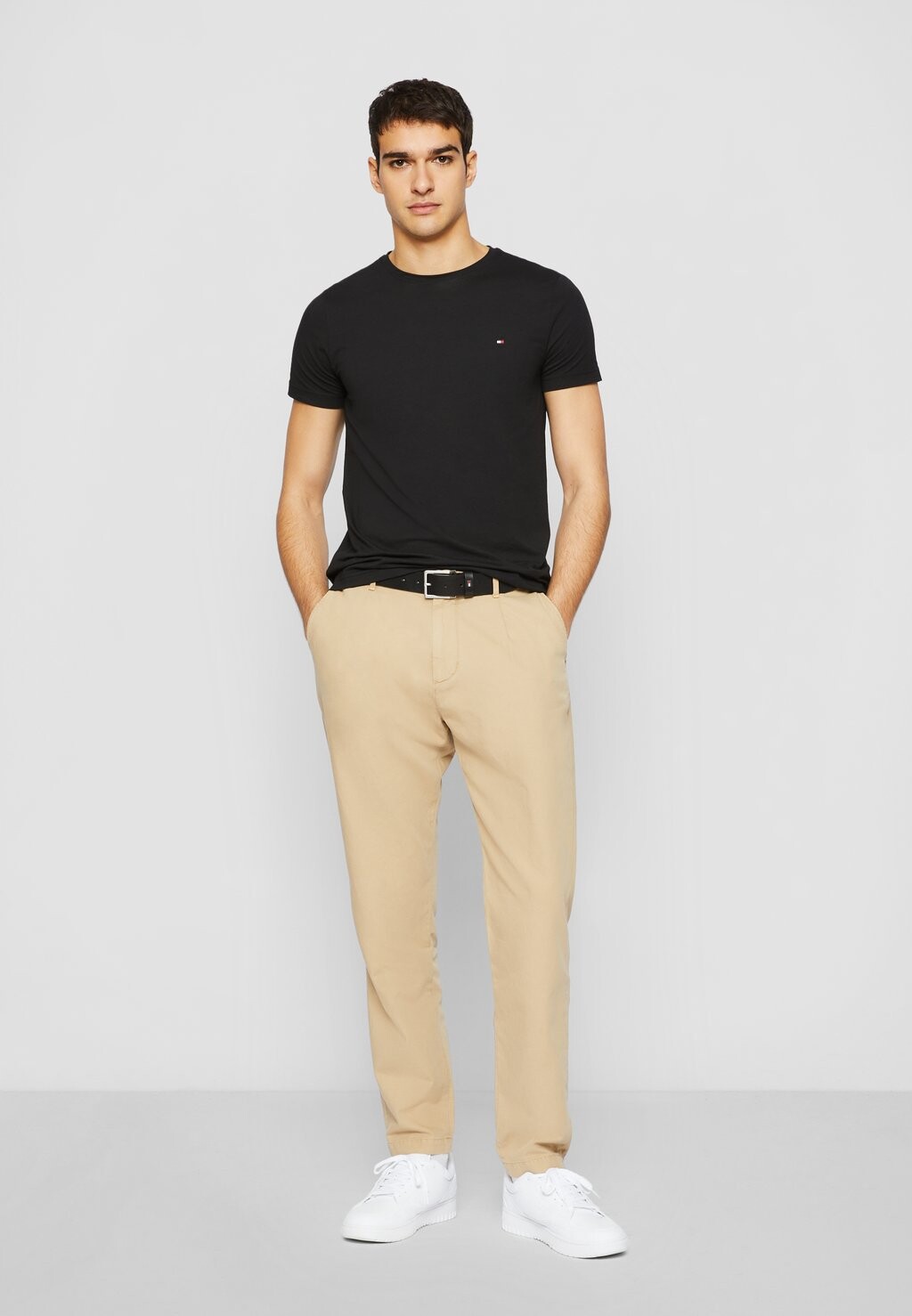 

Базовая футболка Core Stretch Slim Neck Tee Tommy Hilfiger, черная