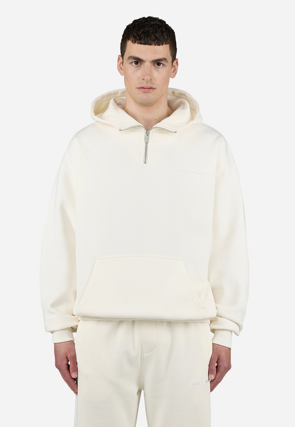 

Толстовка LOGO OVERSIZED HALFZIP HOODIE con cappuccio Pegador, слоновая кость