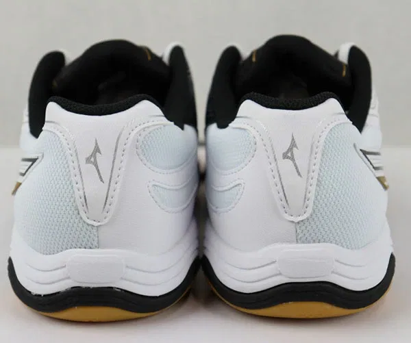 Унисекс кроссовки для настольного тенниса «Wave Medal 7» от Mizuno, 02 White X Black X Gold — фото 4