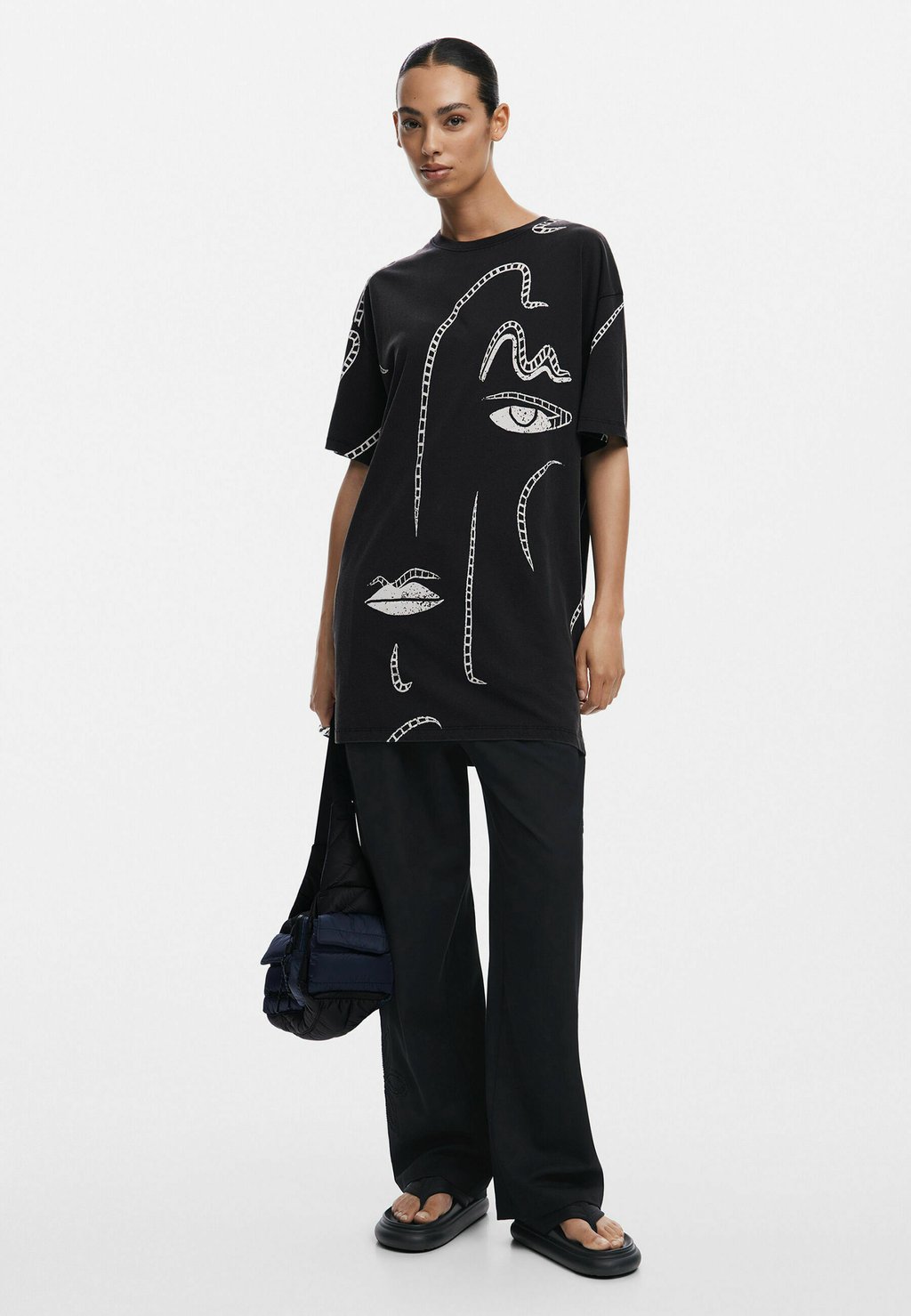 

Повседневное платье ILLUSTRATED Desigual, черный