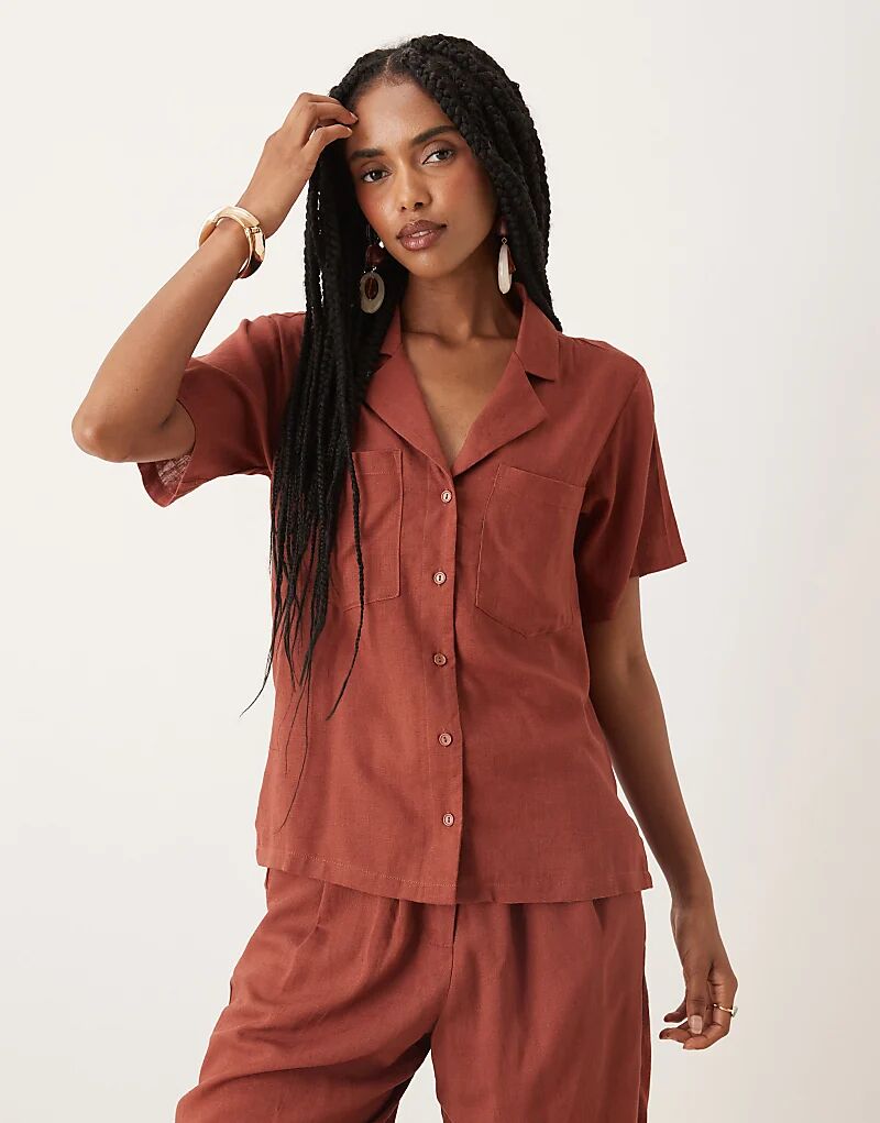 

Гламурная рубашка свободного кроя цвета умбры