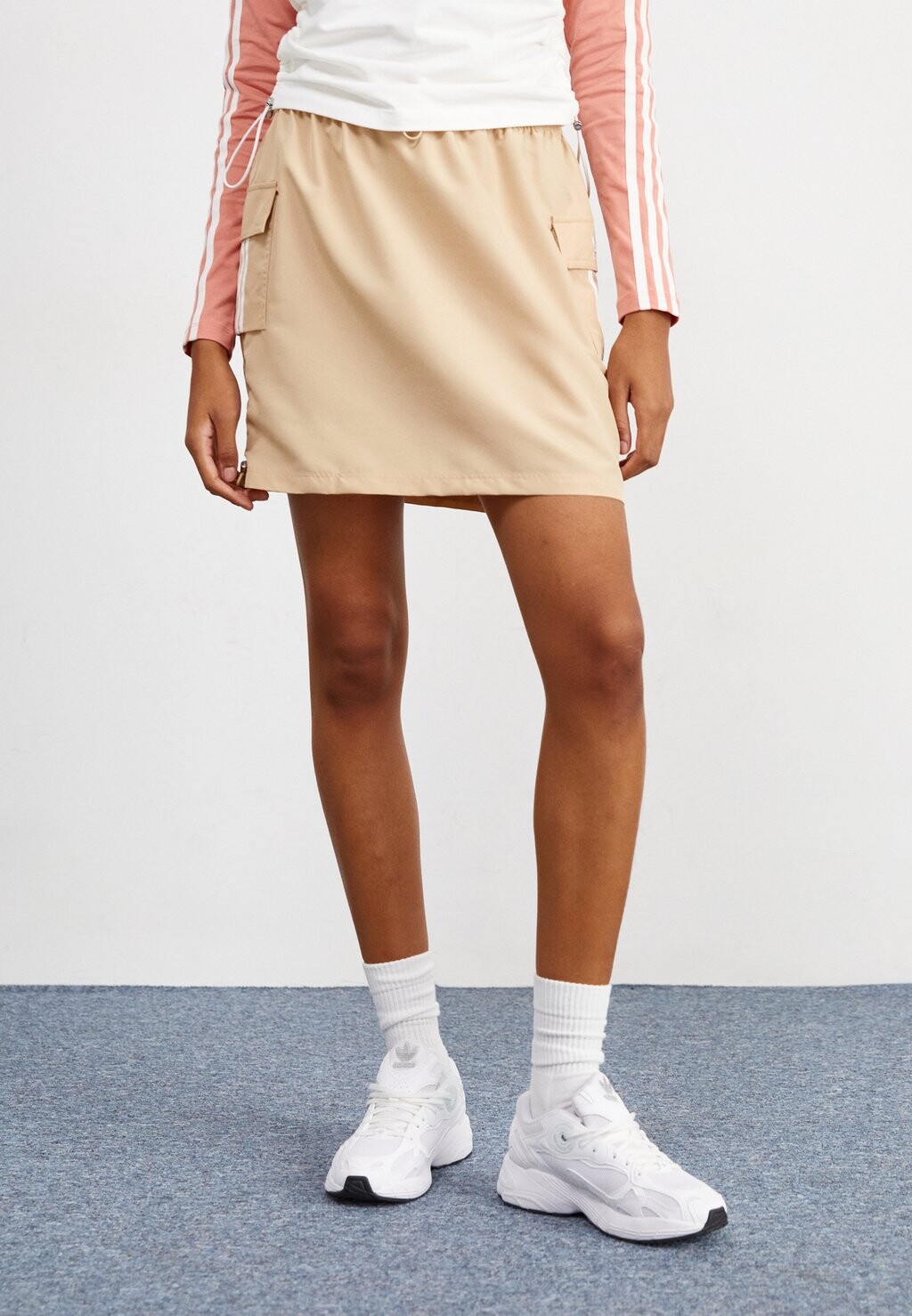 

Юбка-колокольчик Cargo Skirt adidas Originals, цвет magic beige