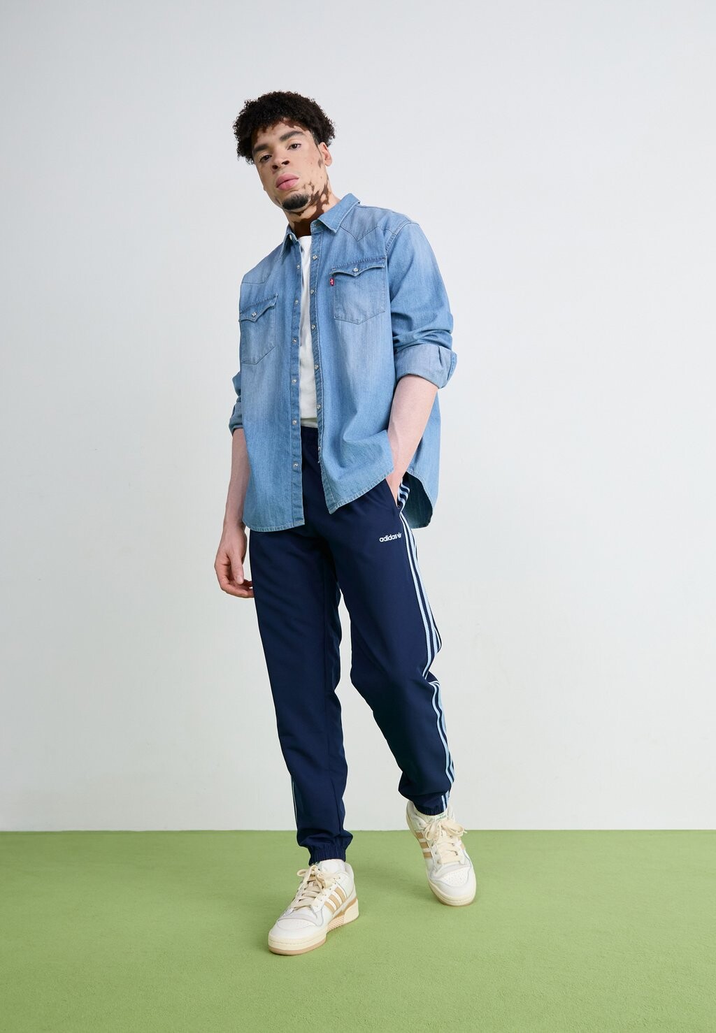 

Спортивные брюки adidas Originals, темно-синий