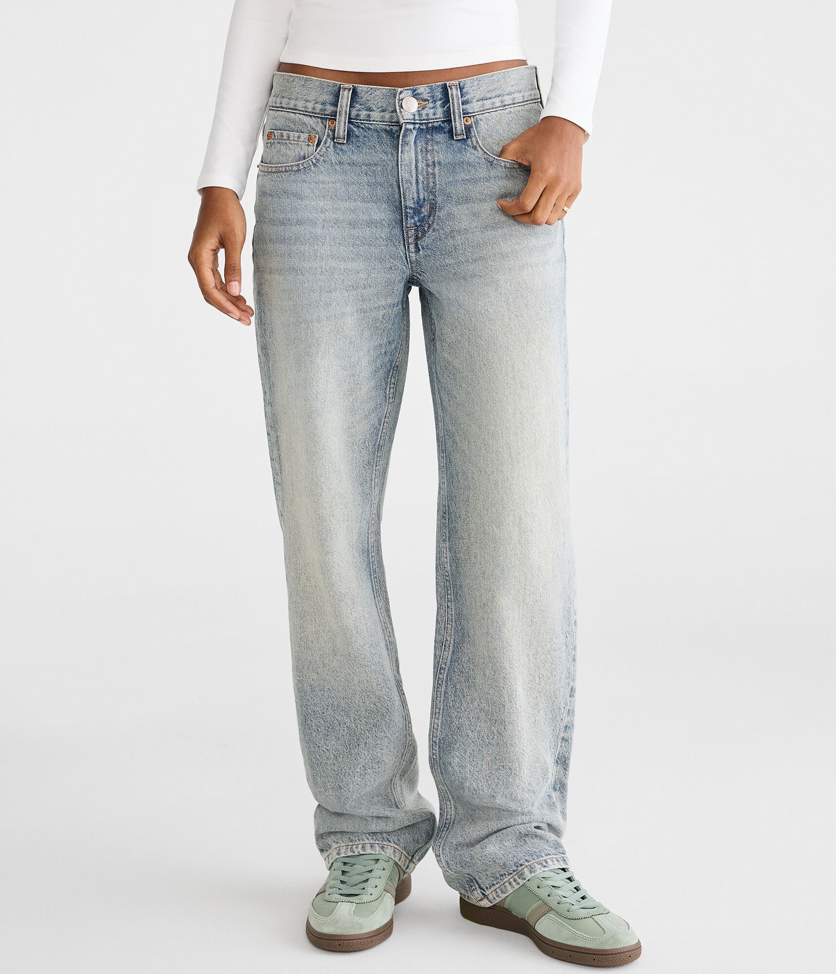 

Aeropostale Зауженные джинсы с низкой посадкой, Medium Wash
