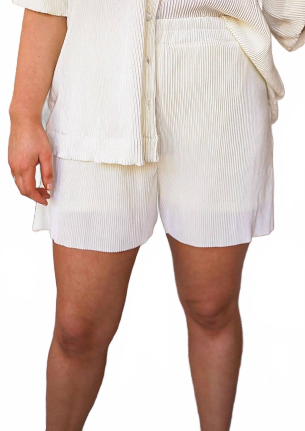 

Кремовые плиссированные шорты на резинке из сатина Umgee