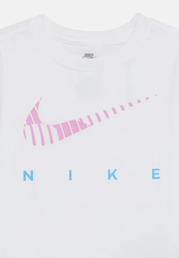 Футболка Nike Sportswear Essentials Icon Tee Print, белый — фото 3