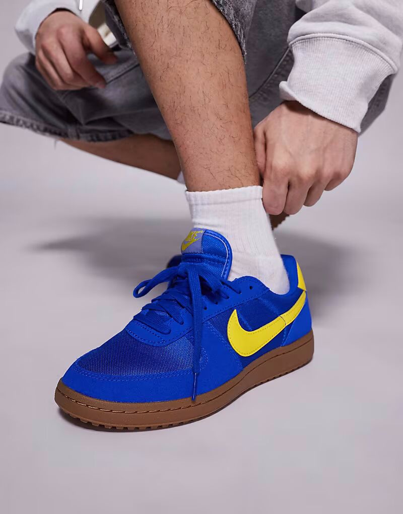 

Кроссовки Nike Field общего назначения в синих и желтых ретро-кроссовках