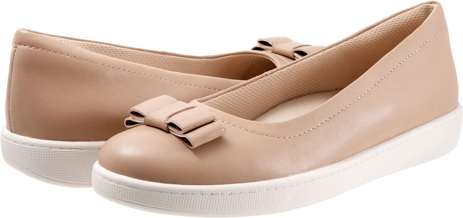 

Туфли на плоской подошве Trotters Avery, цвет Nude