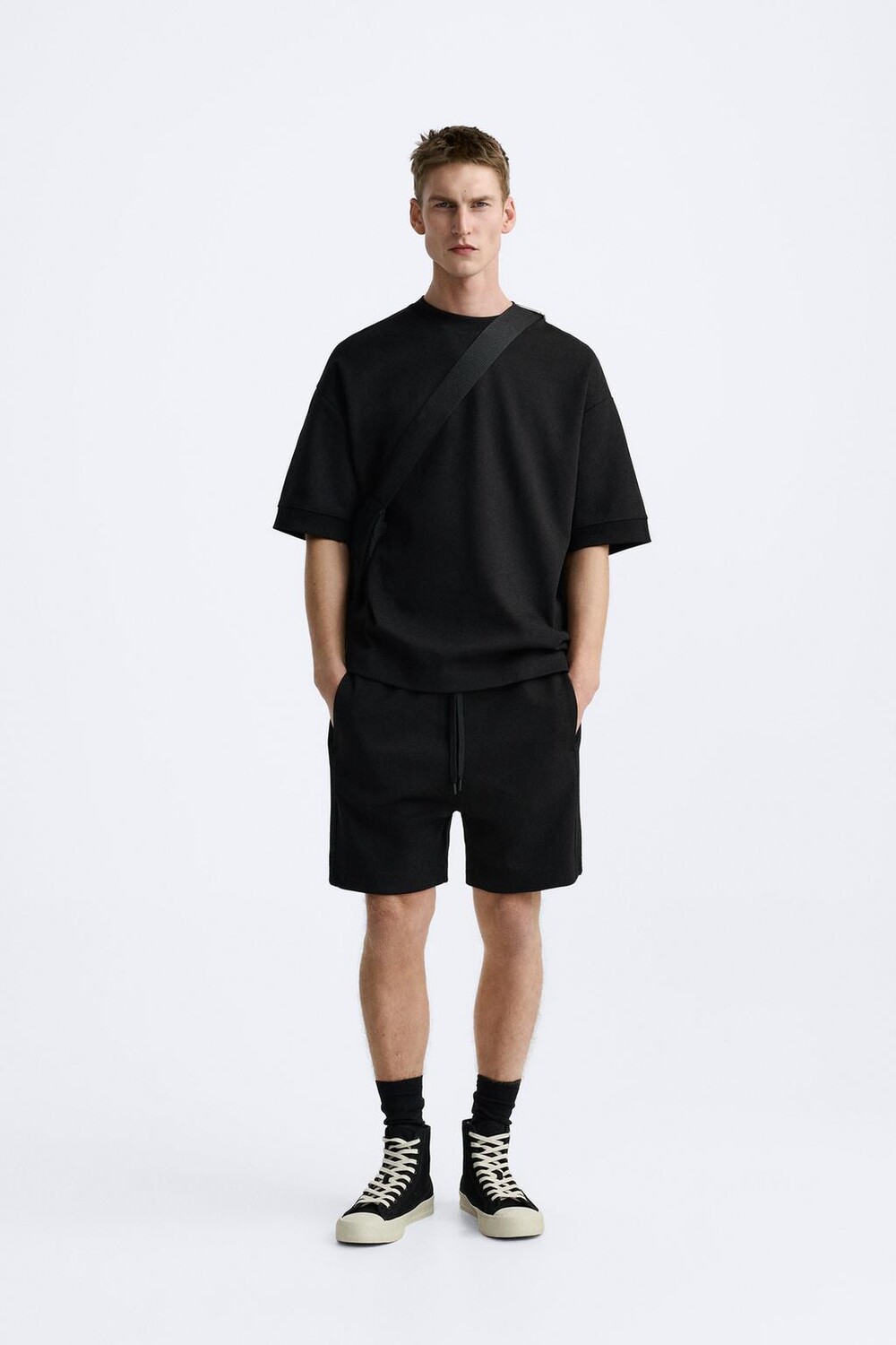 

Компактные шорты-бермуды ZARA, черный