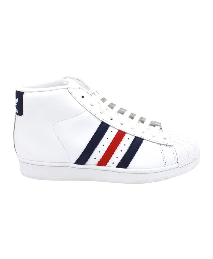 

Классические кожаные туфли с резиновой подошвой и шнуровкой. Adidas, белый