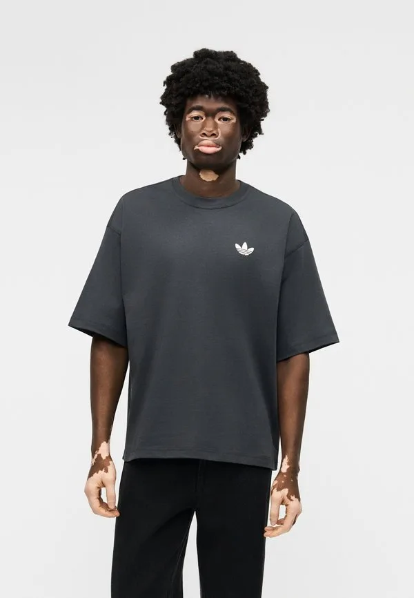 Футболка с принтом попугая Adidas Originals, Carbon — фото 2