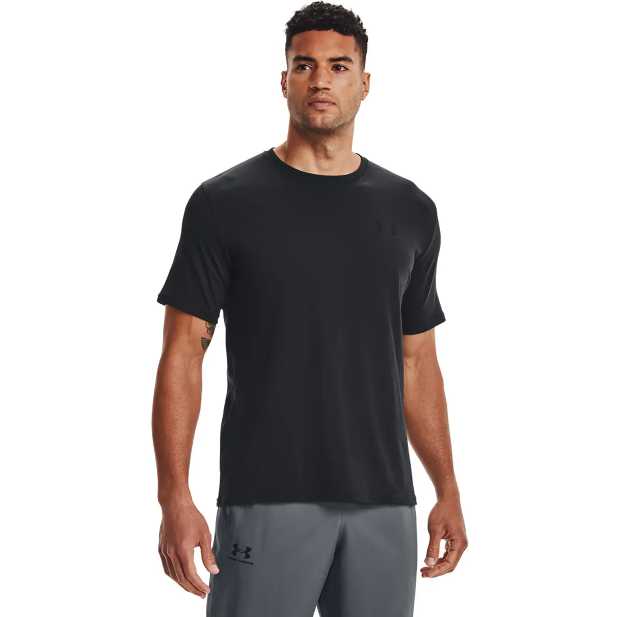 

Мужская футболка Sportstyle с левой грудью под броней Under Armour, чёрный
