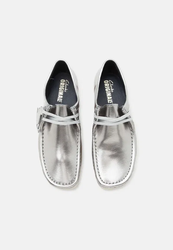 Ботинки повседневные Clarks Originals Wallabee casual lace ups, серебристый — фото 4