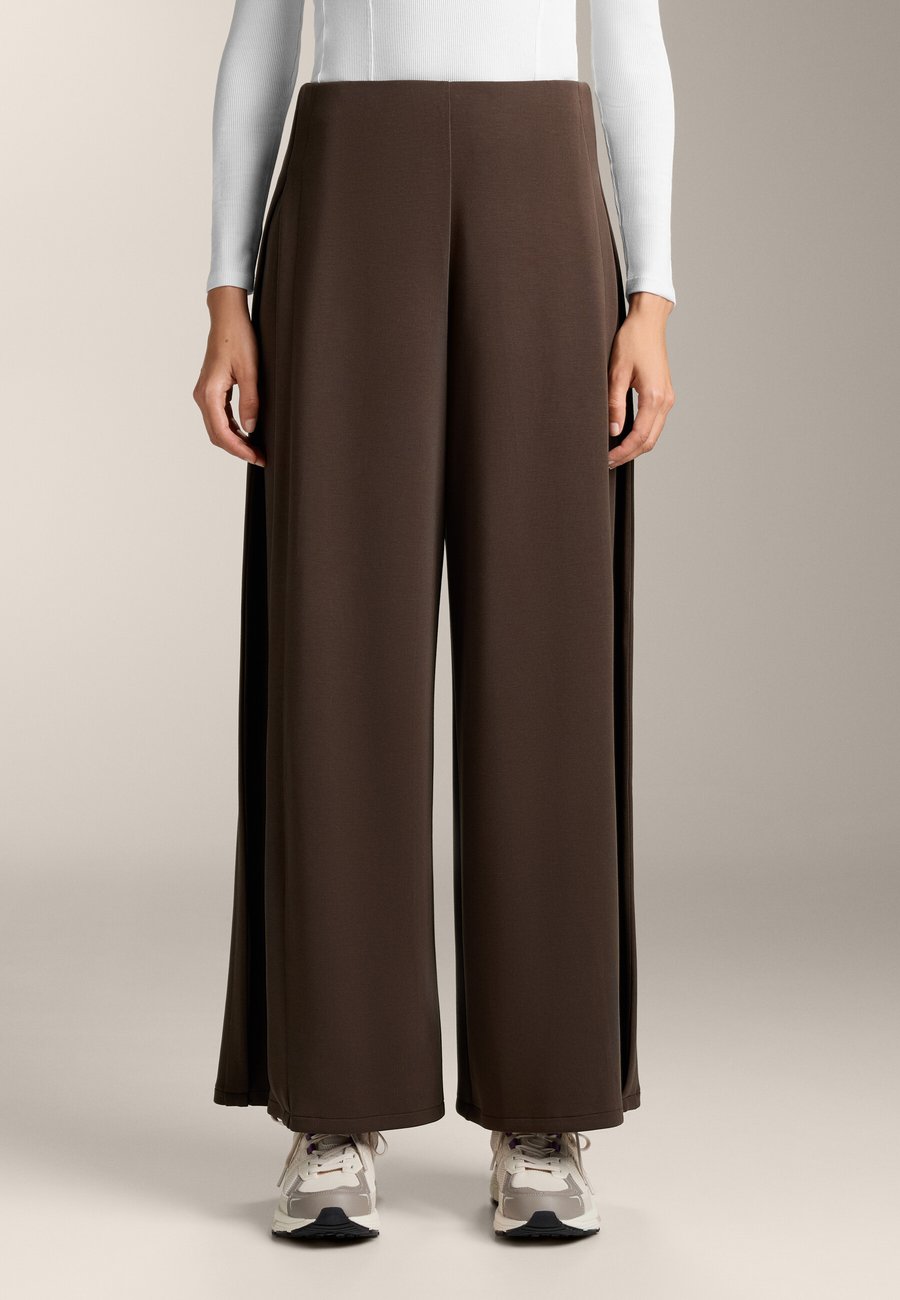 

Брюки OYSHO SOFT-TOUCH WIDE LEG SIDE-PLEATED, Dark Brown