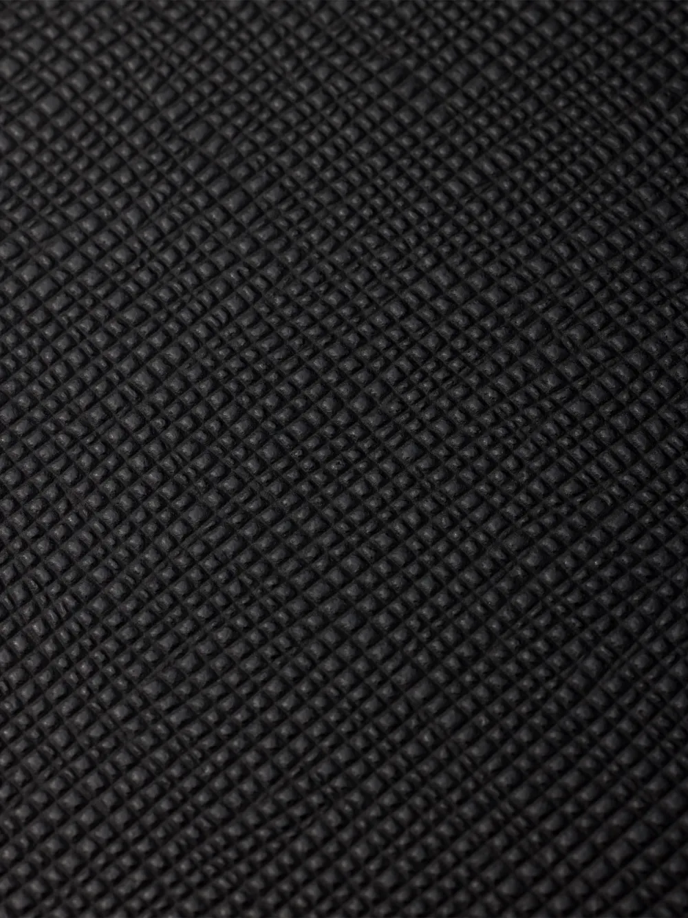 

Чехол для iPhone 17 из сафьяновой кожи Prada, черный