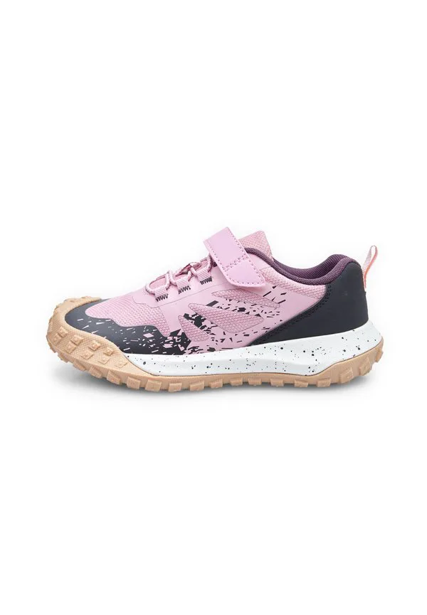 Низкие кроссовки Bata, Rosa