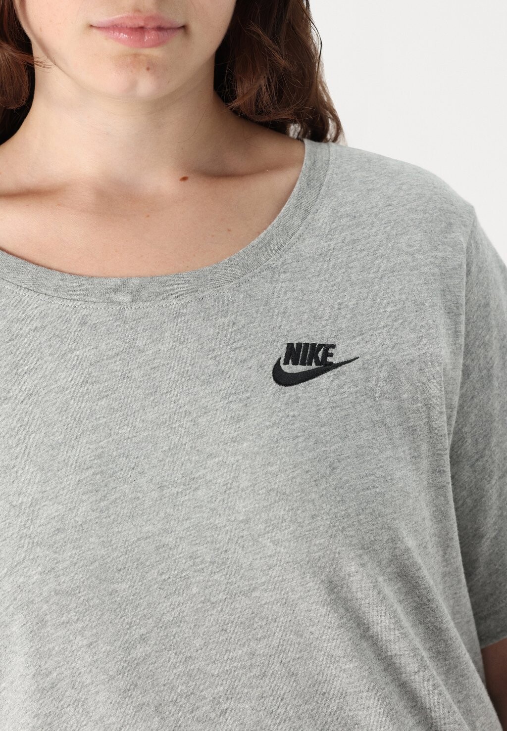 

Базовая футболка CLUB TEE Nike Sportswear, серый