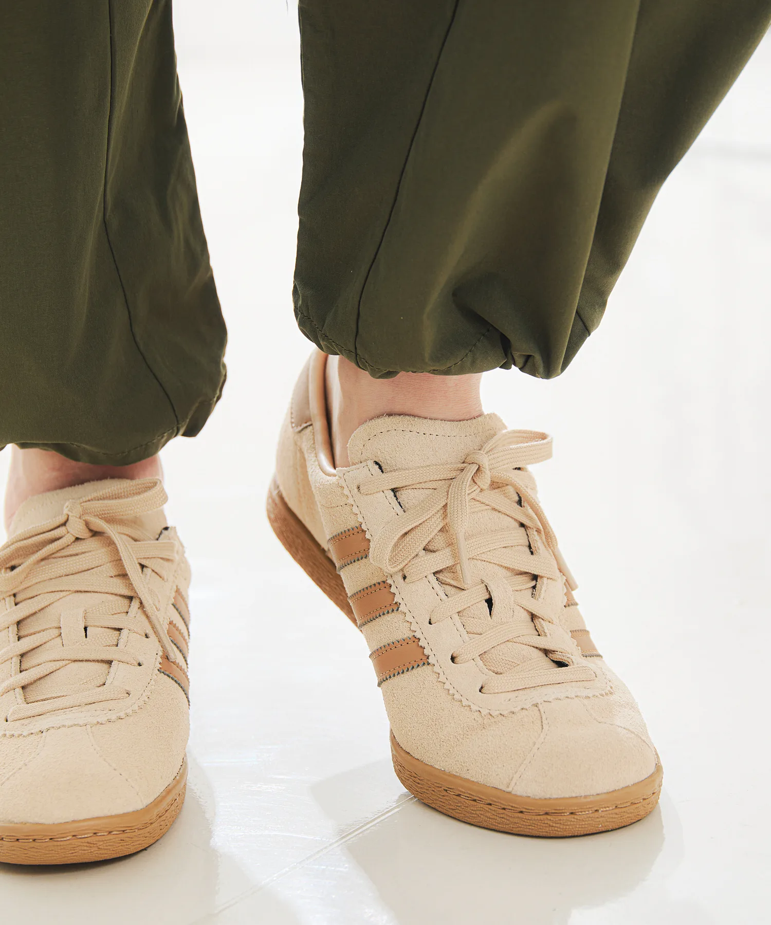 Кроссовки из натуральной кожи Stadt adidas бежевые