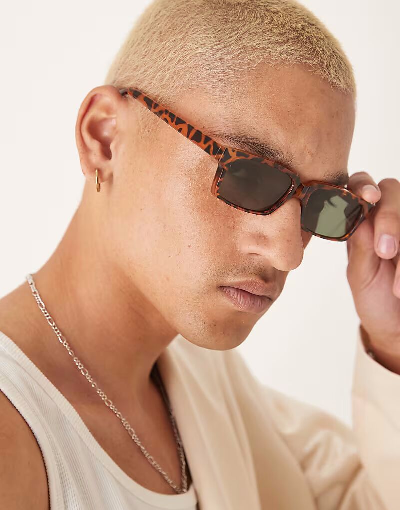 

Солнцезащитные очки ASOS DESIGN прямоугольной формы с зелеными дымчатыми линзами и оправой черепахового цвета
