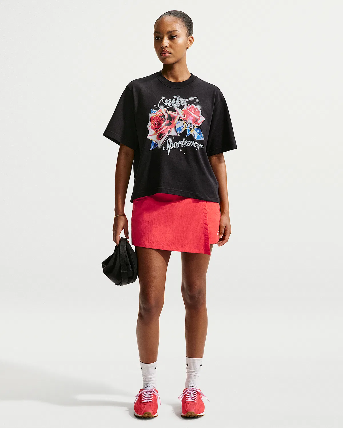 Женская свободная футболка Nike Sportswear, Black — фото 4