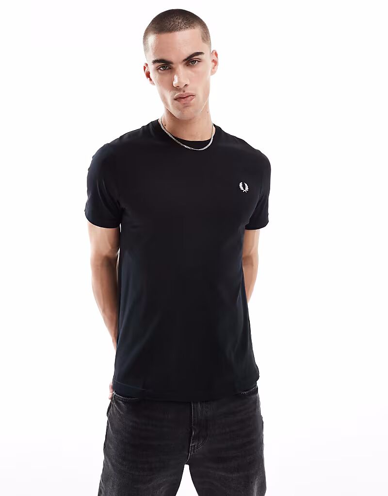 

Футболка Fred Perry черного цвета